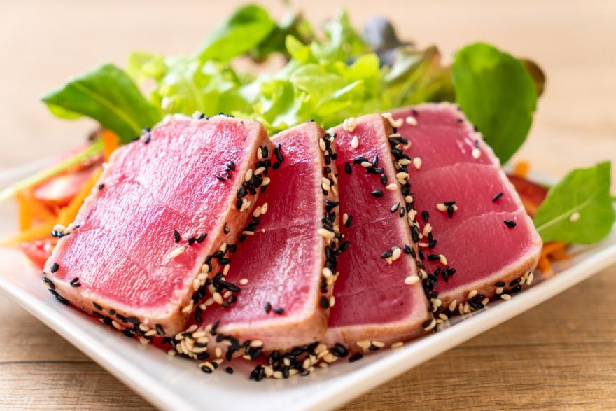 Сашимі-салат з тунця